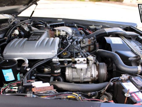 Used 1986 Lincoln Town Car image 8