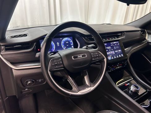 Used 2022 Jeep Grand Cherokee L Laredo AWD/4WD image 2