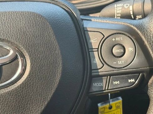 Used 2021 Toyota Corolla LE FWD image 12