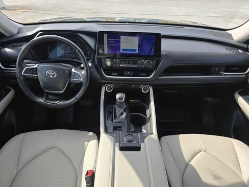 Used 2024 Toyota Grand Highlander AWD image 18