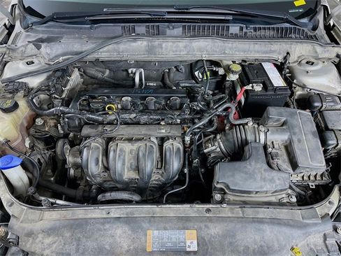 Used 2015 Ford Fusion SE w/ Equipment Group 201A image 26