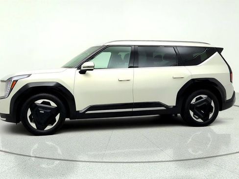 Used 2024 Kia EV9 Land AWD/4WD image 8