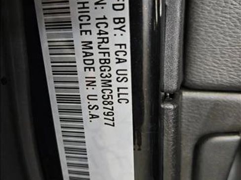 Used 2021 Jeep Grand Cherokee Limited image 25