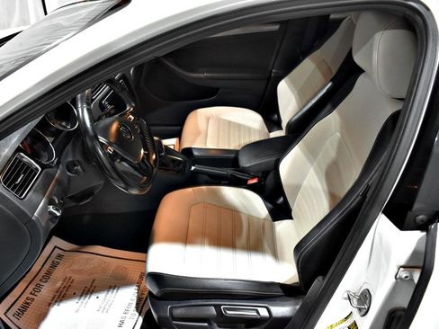 Used 2016 Volkswagen Jetta Sport FWD image 35