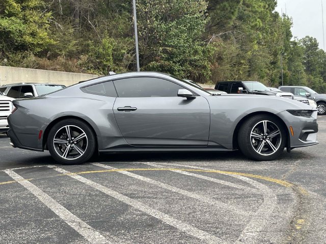 Used 2025 Ford Mustang Coupe RWD image 2