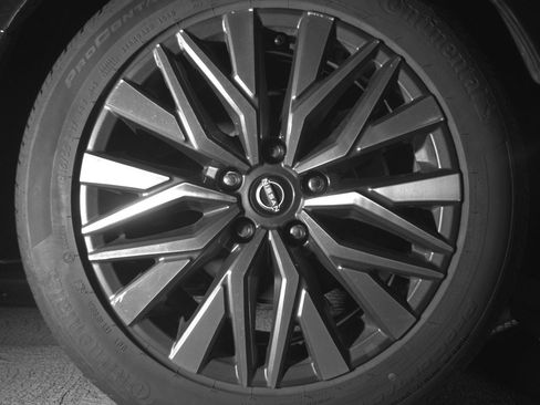 Used 2025 Nissan Altima 2.5 SV FWD image 15