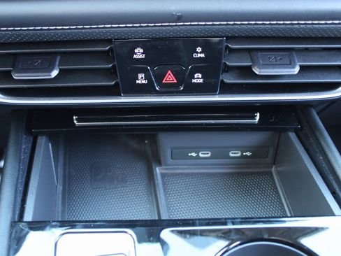 Certified 2024 Volkswagen Atlas SE image 17