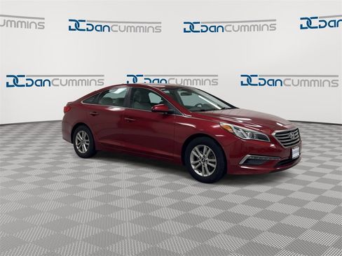 Used 2015 Hyundai Sonata SE image 2