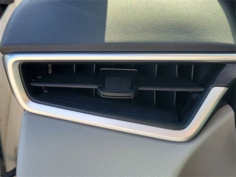Used 2024 Toyota Corolla LE image 29