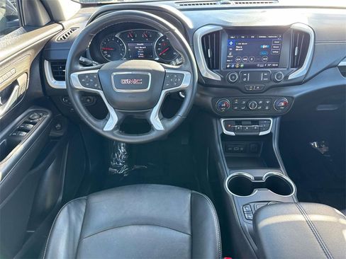 Used 2024 GMC Terrain SLT image 11