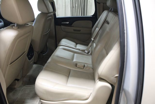 Used 2007 Chevrolet Suburban LT w/ LT Preferred Equipment Group AWD/4WD image 19