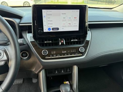 Used 2023 Toyota Corolla Cross XLE w/ Convenience Package FWD image 19