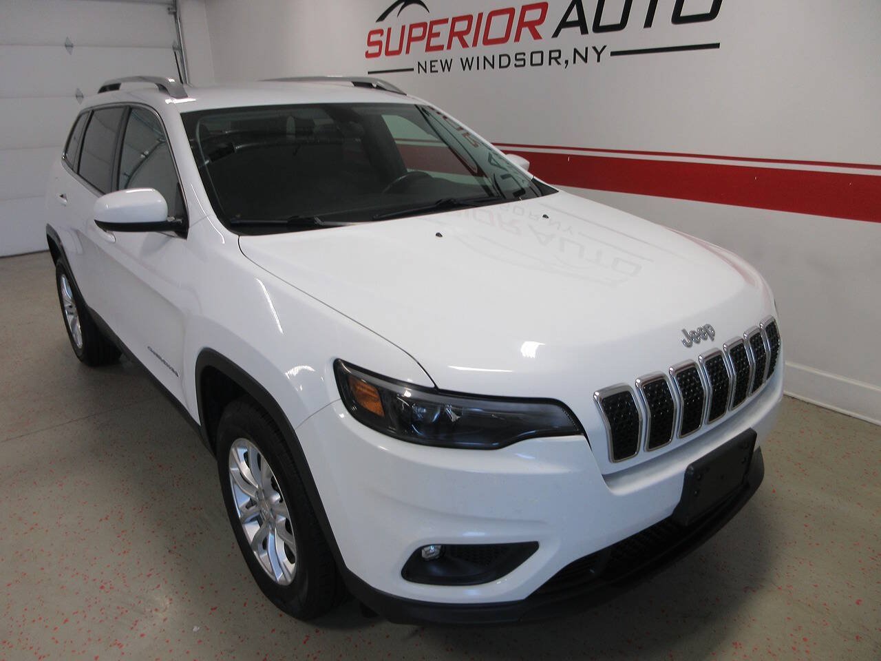 Used 2019 Jeep Cherokee Latitude w/ Cold Weather Group AWD/4WD image 11