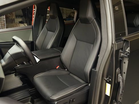 Used 2026 Tesla Cybertruck AWD Crew Cab image 3