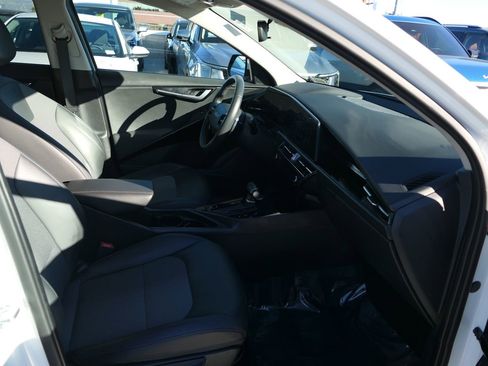 Used 2023 Kia Niro EX Touring image 27