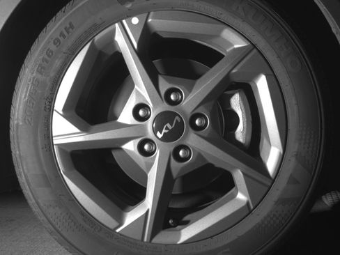 Used 2025 Kia K4 LXS image 13