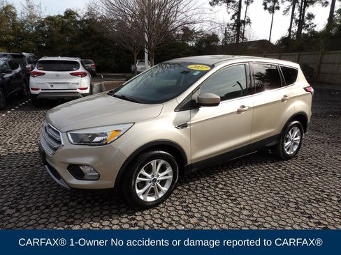 Used 2017 Ford Escape SE image 3