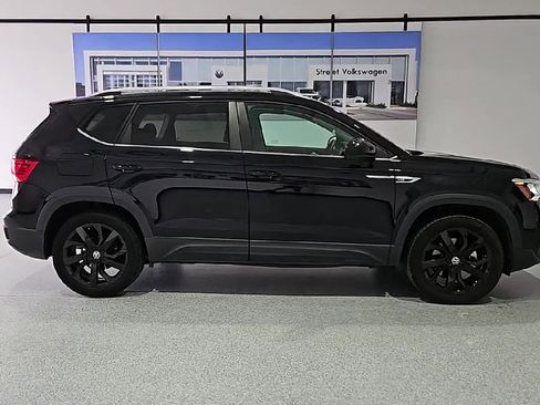 Certified 2023 Volkswagen Taos SE w/ Panoramic Sunroof Package AWD/4WD image 9
