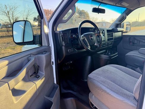 Used 2018 GMC Savana 2500 w/ Driver Convenience Package image 13