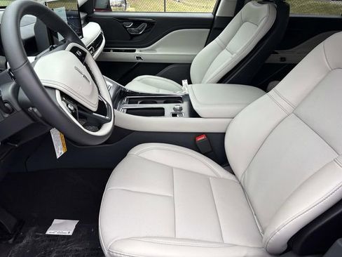 New 2026 Lincoln Aviator AWD w/ Jet Appearance Package image 23