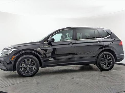Used 2024 Volkswagen Tiguan SE FWD image 3