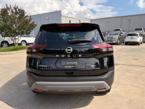 Used 2023 Nissan Rogue SV FWD image 4
