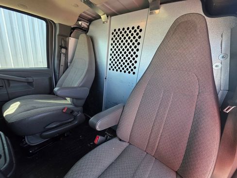 Used 2022 Chevrolet Express 3500 w/ Driver Convenience Package RWD image 8