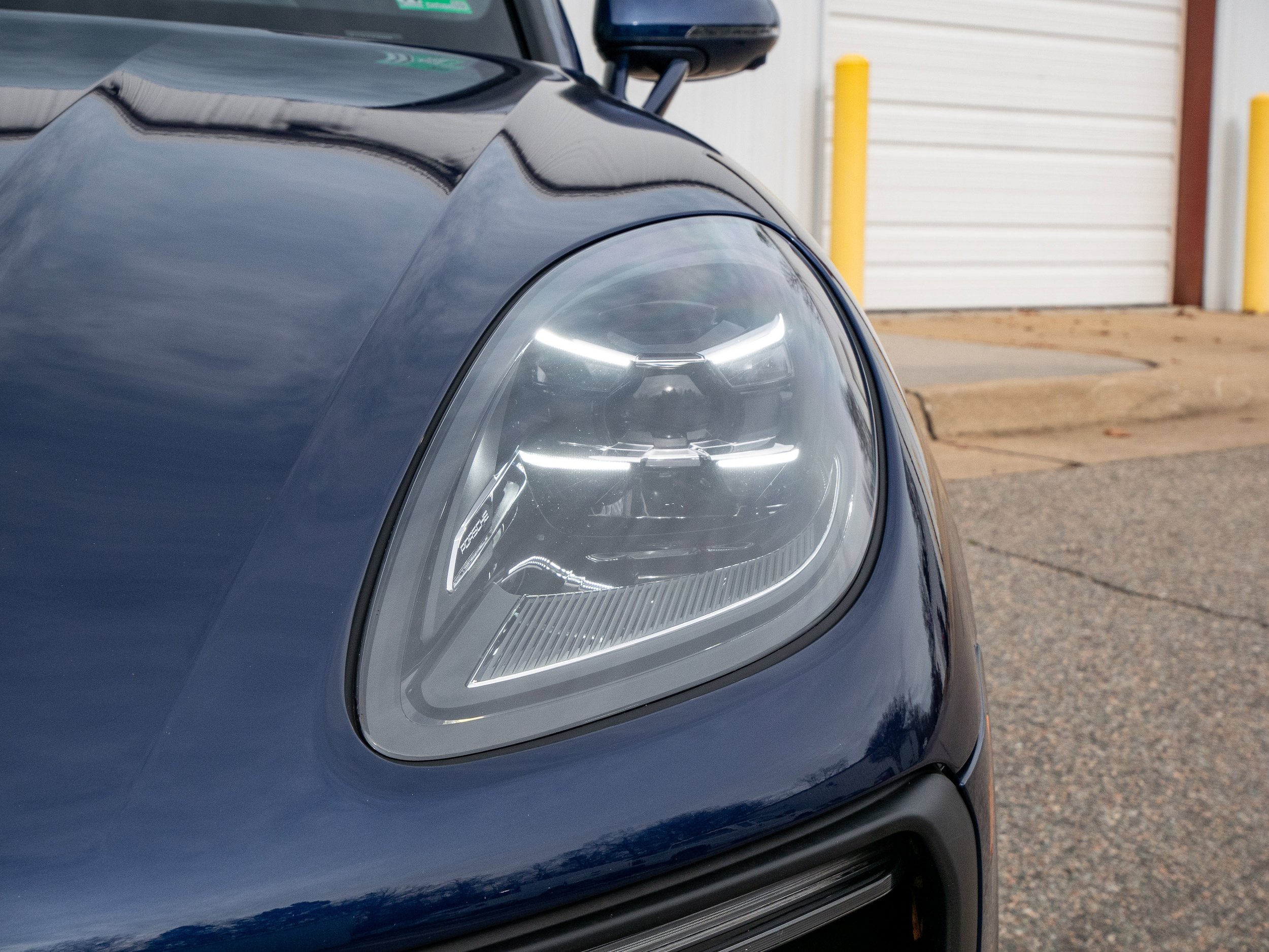 Certified 2025 Porsche Macan AWD/4WD image 13