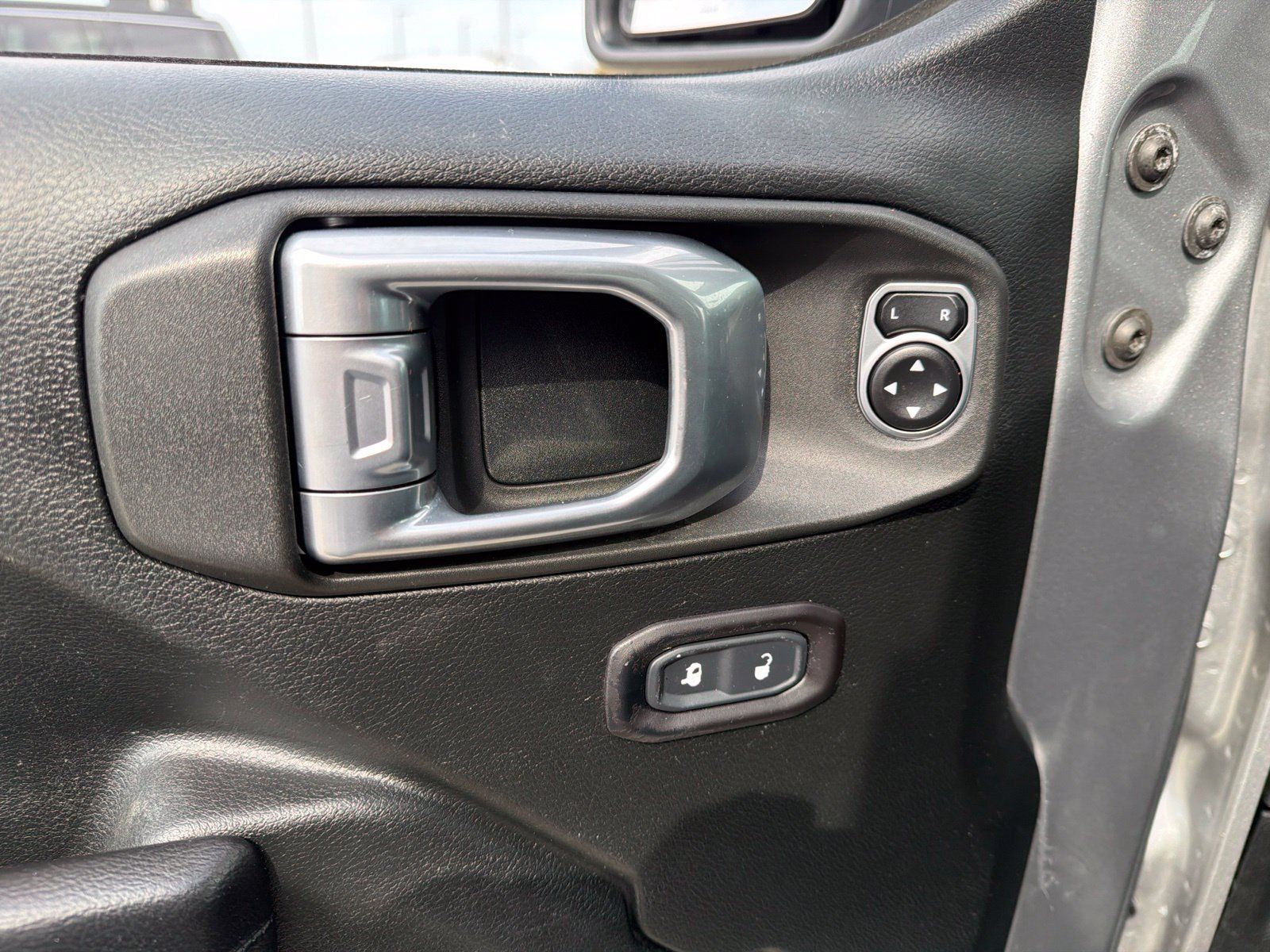 Used 2020 Jeep Wrangler Sport AWD/4WD image 15