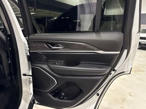 Certified 2022 Jeep Grand Cherokee Limited AWD/4WD image 33
