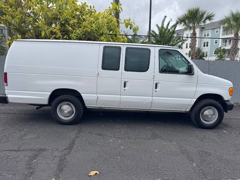 Used 2006 Ford E-250 and Econoline 250 Extended image 2