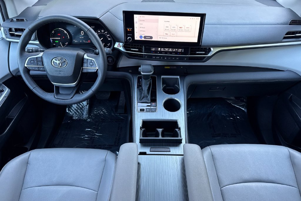 Certified 2025 Toyota Sienna XLE FWD image 12