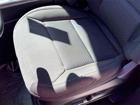 Used 2022 Ford Explorer XLT image 19