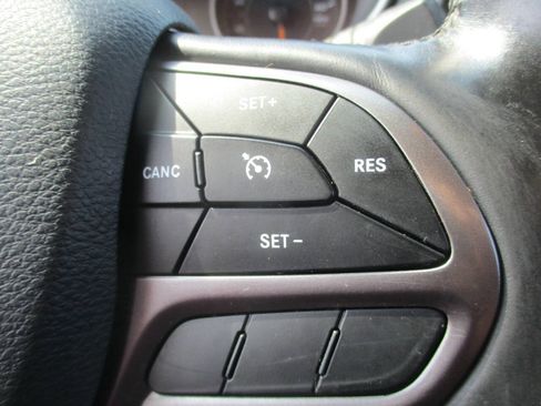 Used 2019 Jeep Cherokee Limited AWD/4WD image 21