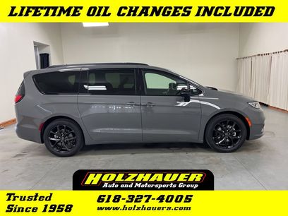 New 2025 Chrysler Pacifica Limited