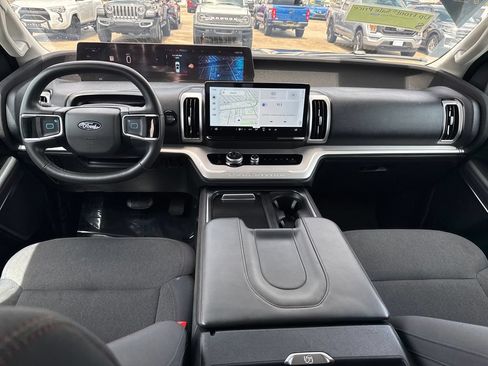 Used 2025 Ford Expedition Active RWD image 6