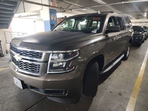 Used 2015 Chevrolet Suburban LT image 4