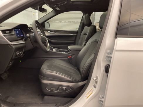 New 2026 Jeep Grand Cherokee L Laredo image 16