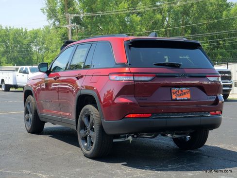 New 2025 Jeep Grand Cherokee Limited w/ Black Appearance Package image 10