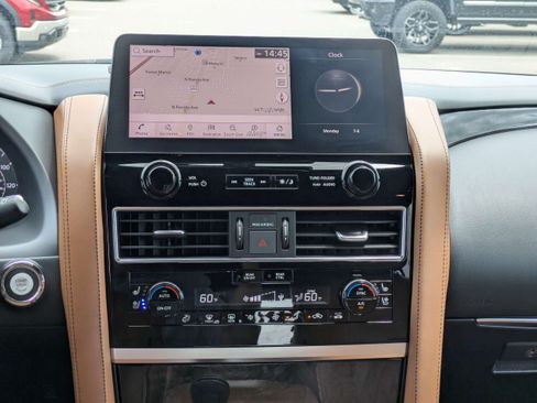 Used 2024 INFINITI QX80 Sensory w/ Cargo Package AWD/4WD image 17