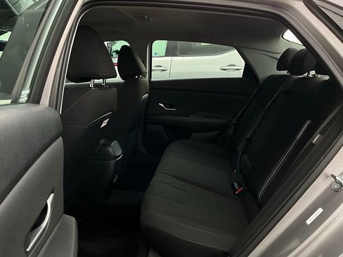 Used 2025 Hyundai Elantra SEL image 11