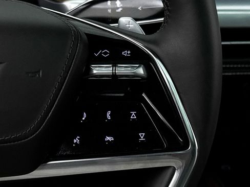 Used 2025 Cadillac Escalade ESV Sport Platinum w/ LPO, ONYX Package image 46