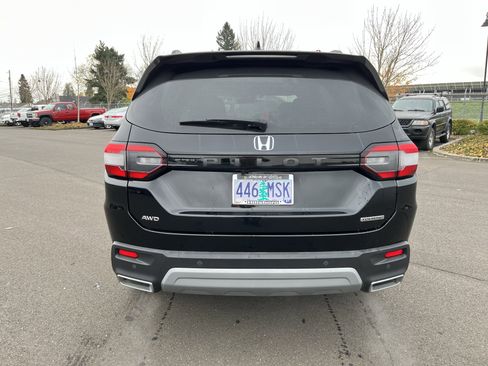 Certified 2023 Honda Pilot Touring image 4