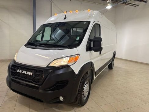 Used 2025 RAM ProMaster 2500 w/ Convenience Group FWD image 2