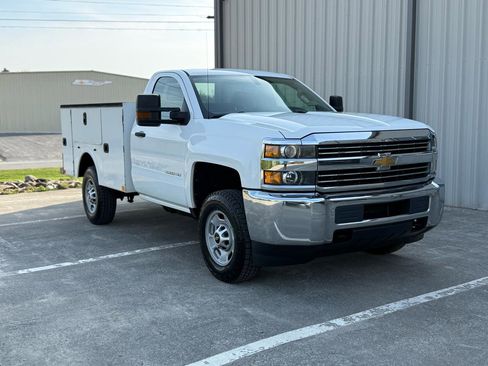 Used 2017 Chevrolet Silverado 2500 W/T w/ WT Convenience Package image 2