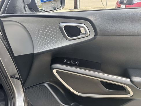 Used 2023 Kia Soul S FWD image 14