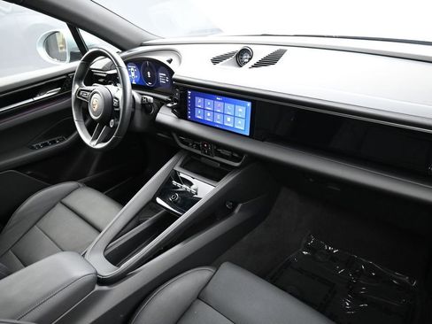 Certified 2025 Porsche Macan Electric RWD image 30