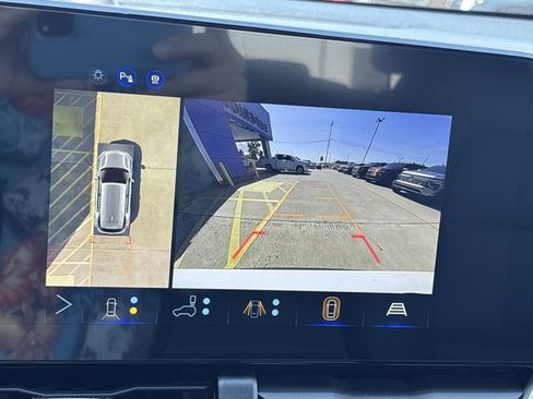 New 2027 Chevrolet Equinox LT w/ Convenience Package II FWD image 29