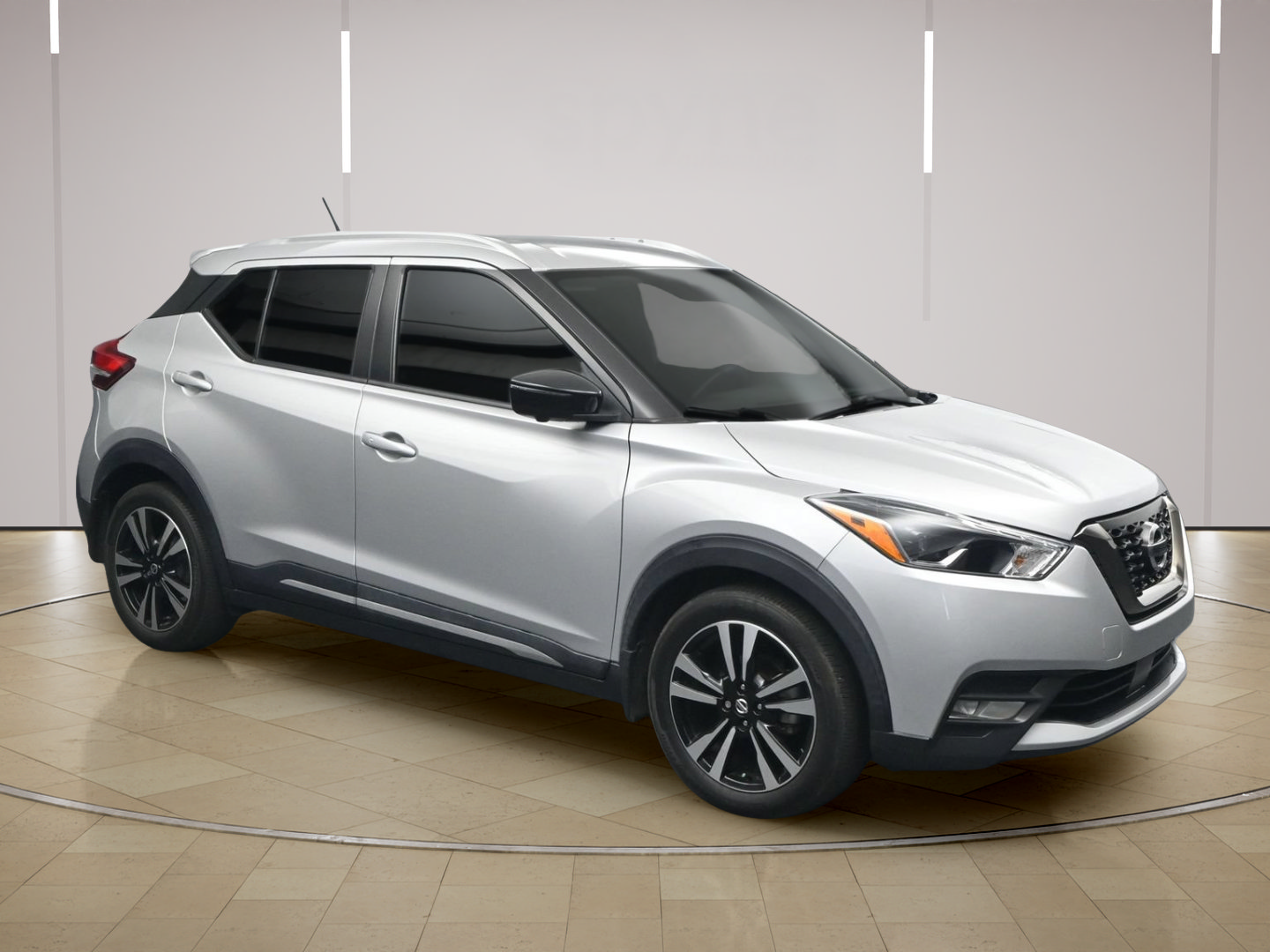 Used 2020 Nissan Kicks SR w/ SR Premium Package FWD image 1