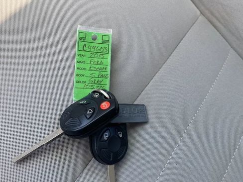 Used 2015 Ford Escape SE w/ Equipment Group 201A FWD image 42
